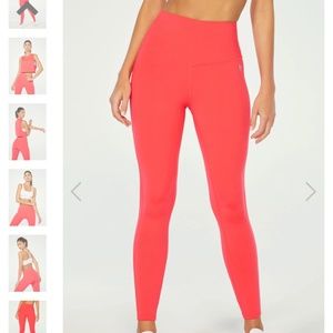 NWOT Ellie Sassy Sol Leggings